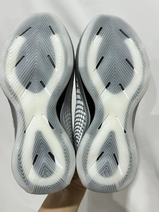 AE1 'Hua Zi Yi Dai' Mid Court Basketball Shoes