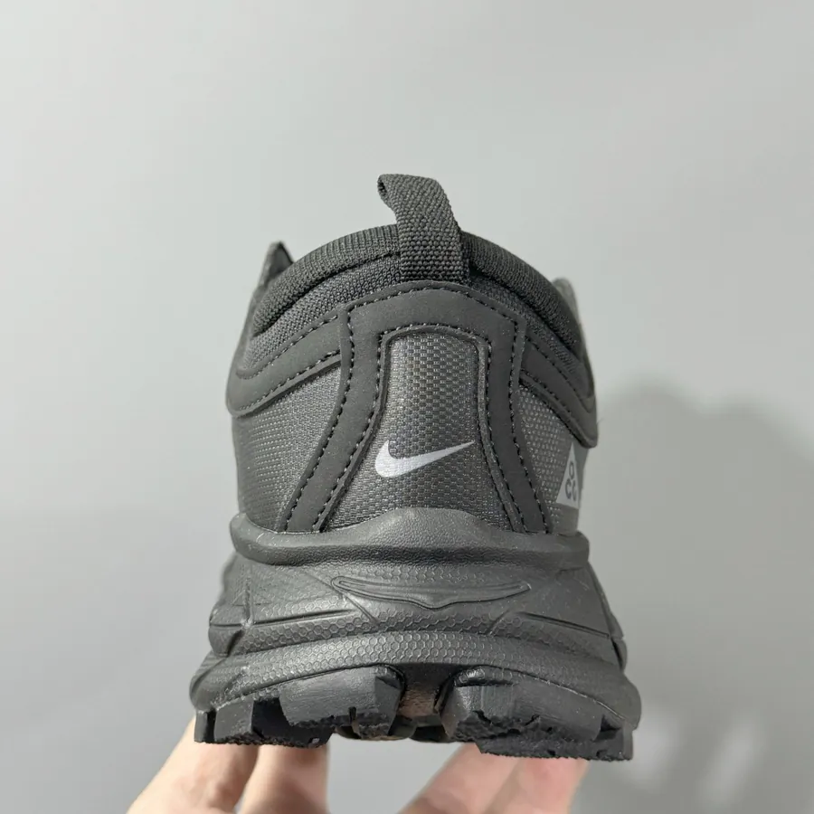 ACG Mountain Fly 2 Low Comfortable Outdoor Sneaker