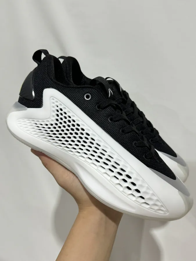 AE1 Basketball Shoes with 'Hua Zi Yi Dai' Design