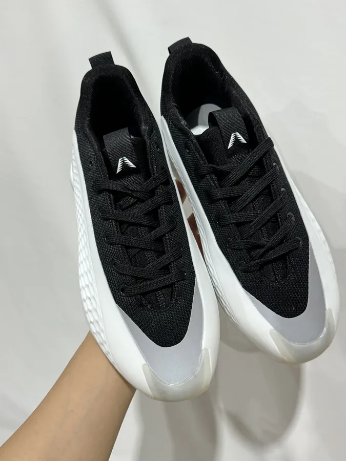 AE1 Basketball Shoes with 'Hua Zi Yi Dai' Design