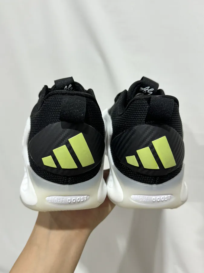 AE1 Basketball Shoes with 'Hua Zi Yi Dai' Design