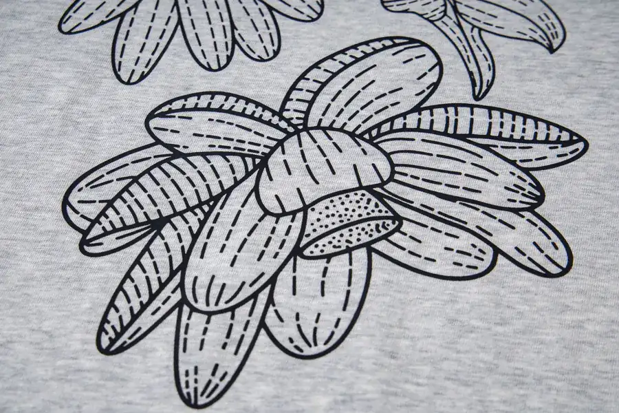 Mardi Mercredi Three Flowers Short Sleeve T Shirt