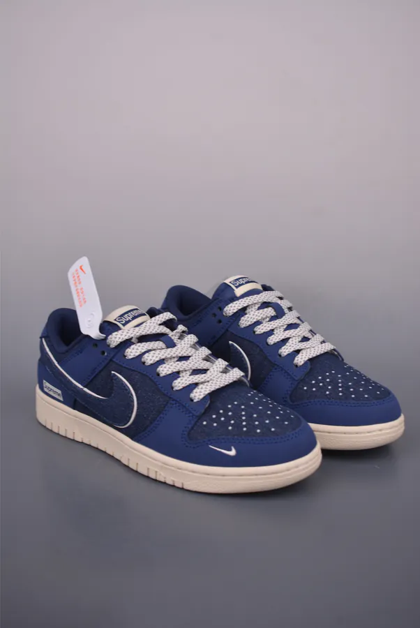 Nike SB Dunk Low Supreme Exclusive Edition