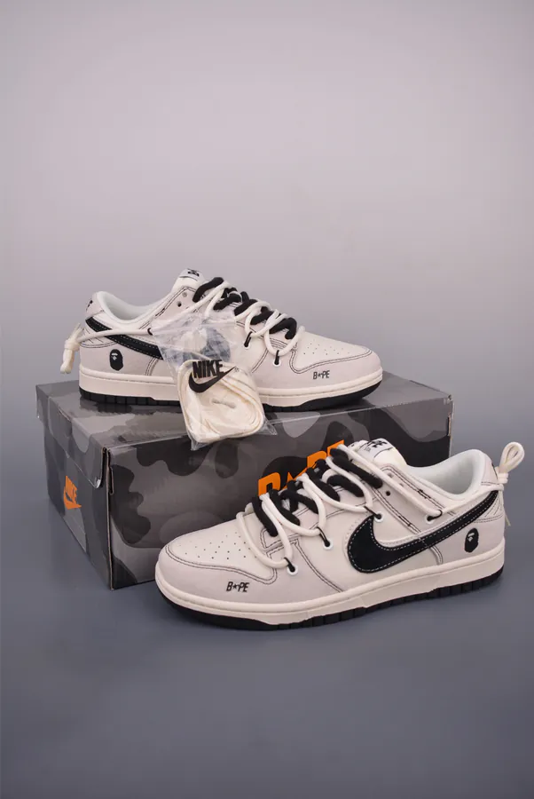 Nike SB Dunk Low DIY Laces Edition