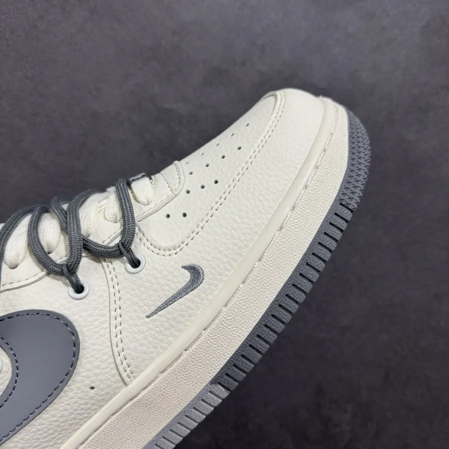 CX Exclusive Air Force 1 07 Low 'Dual Tone Gray Laces' Low Sneakers