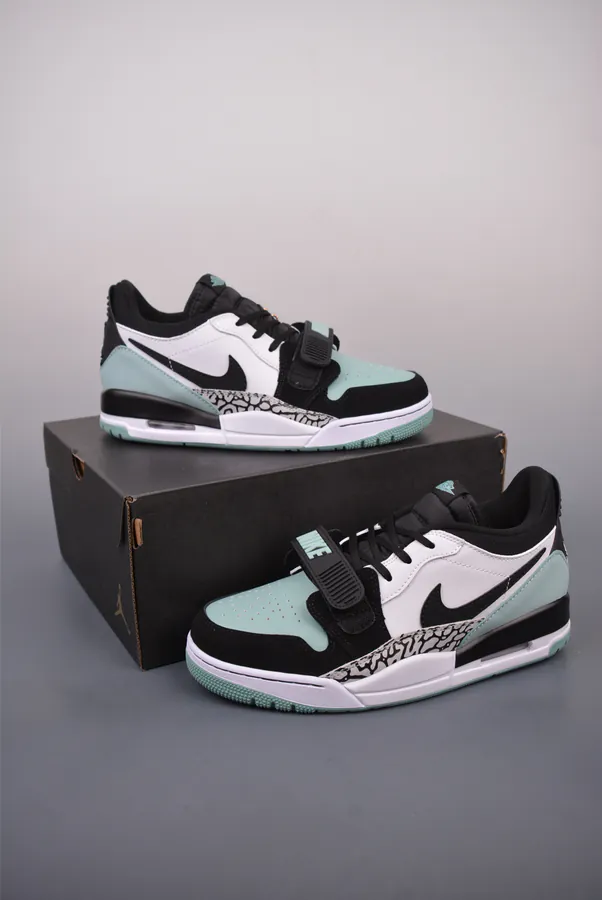 Air Legacy 312 Classic Colorway