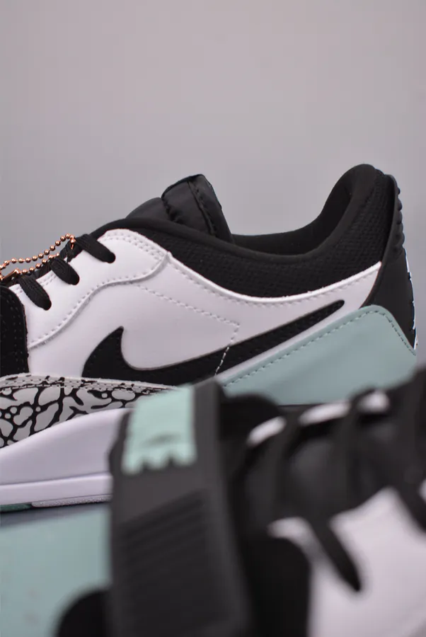 Air Legacy 312 Classic Colorway