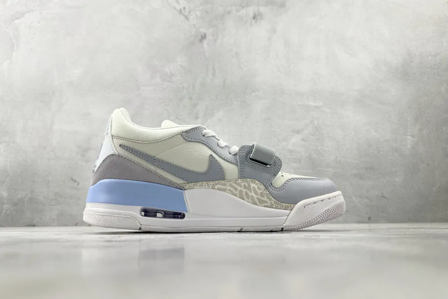 Jordan Legacy 312 Low in Glacier Blue
