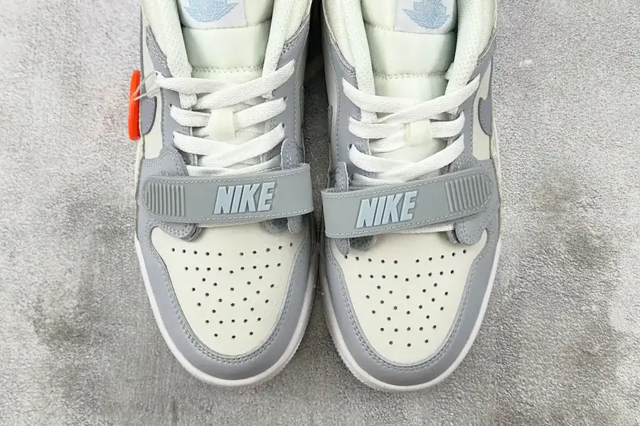 Jordan Legacy 312 Low in Glacier Blue