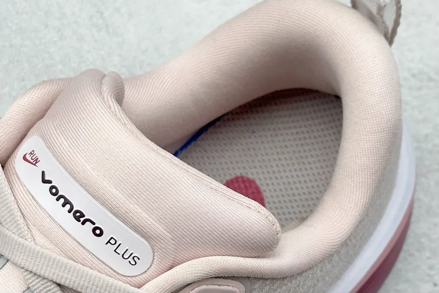 Nike VOMERO PLUS Exclusive Original Running Shoes
