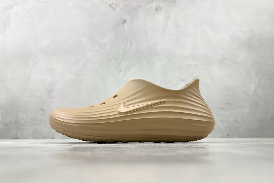 Nike ReactX Rejuven8 in Khaki