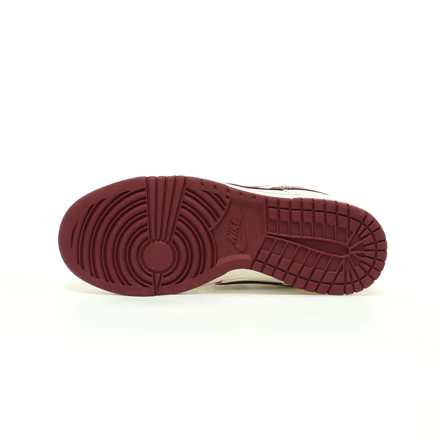 SB Dunk Low AITO M9 Collaboration Low Top Sneakers