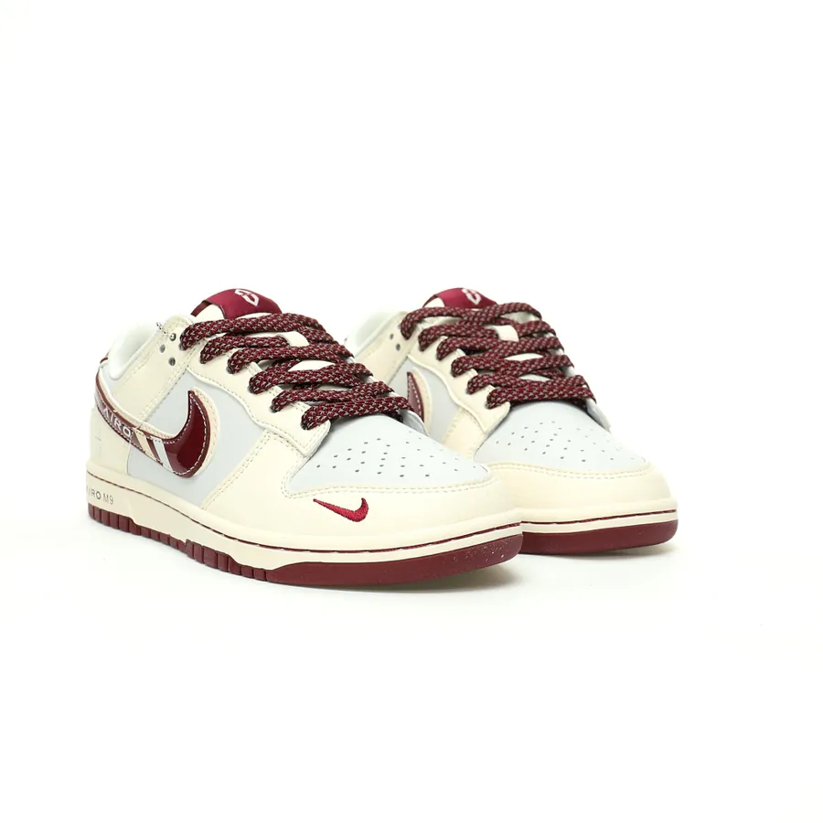 SB Dunk Low AITO M9 Collaboration Low Top Sneakers
