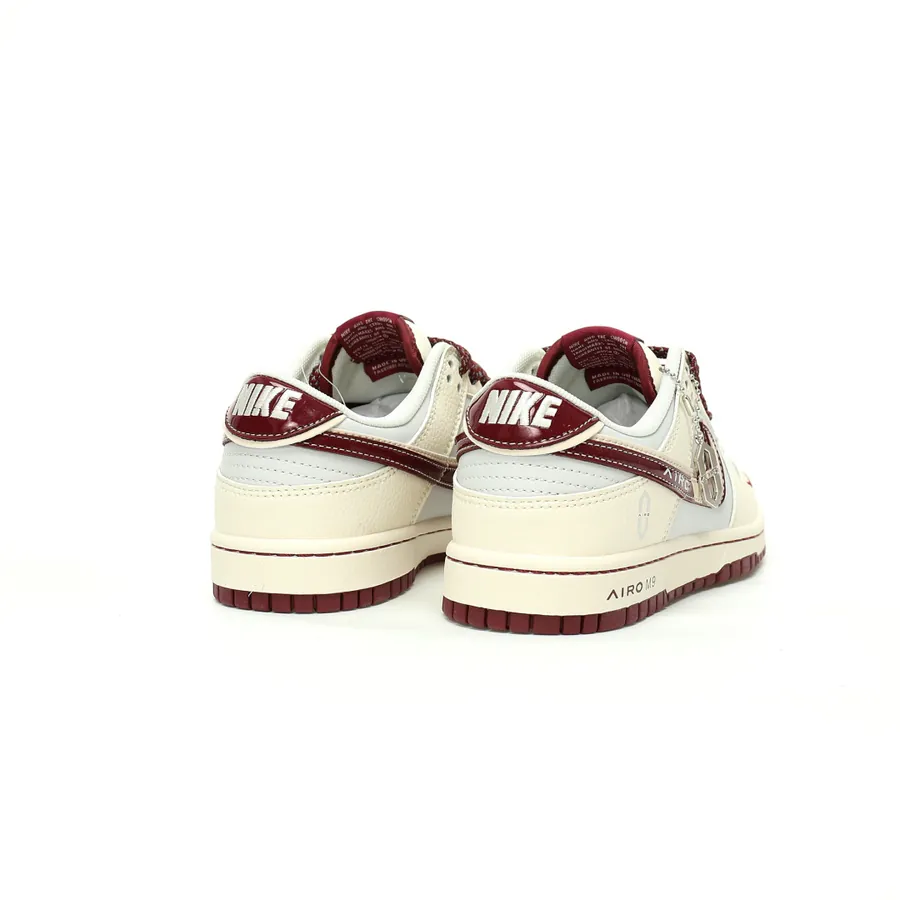 SB Dunk Low AITO M9 Collaboration Low Top Sneakers