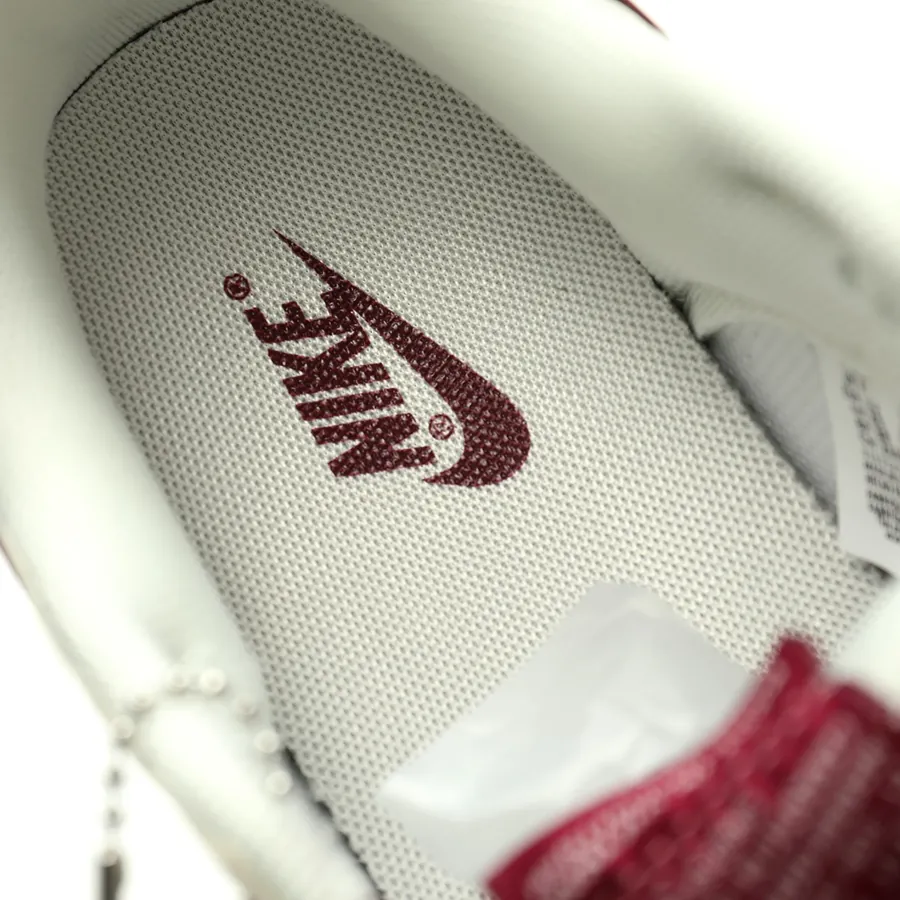 SB Dunk Low AITO M9 Collaboration Low Top Sneakers