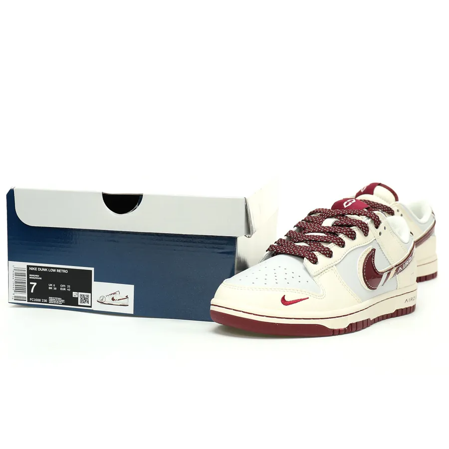 SB Dunk Low AITO M9 Collaboration Low Top Sneakers