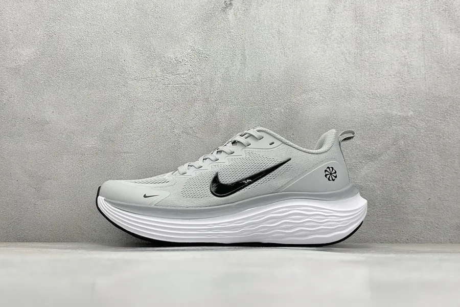 Nike Air Zoom Structure 26th Generation Running Shoes