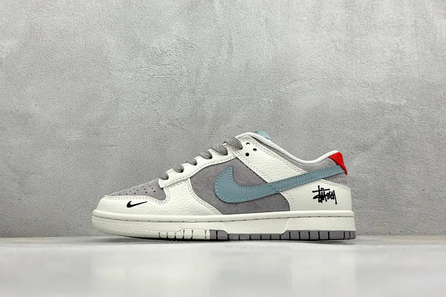 Nike SB Dunk Low x Stussy OG Edition