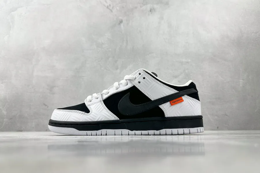 TIGHTBOOTH x Nike Dunk SB Low OG Edition