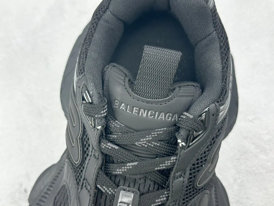 Balenciaga 10XL Bucket Bag Black