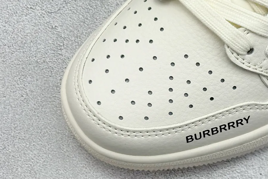 Travis Scott x Nike Air Jordan 1 Low Burberry 米白