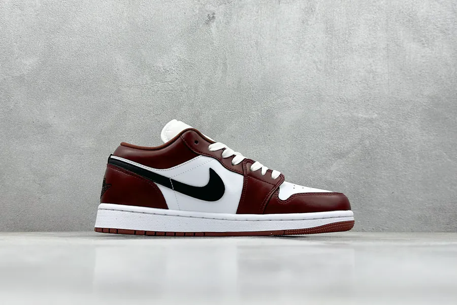 AJ1 Original Low Sneaker in White Red Black Toe
