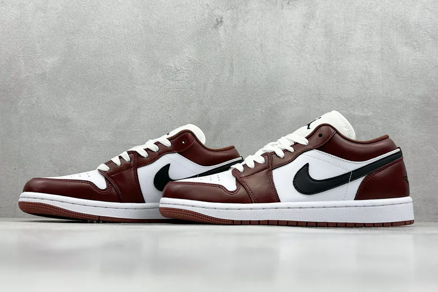 AJ1 Original Low Sneaker in White Red Black Toe