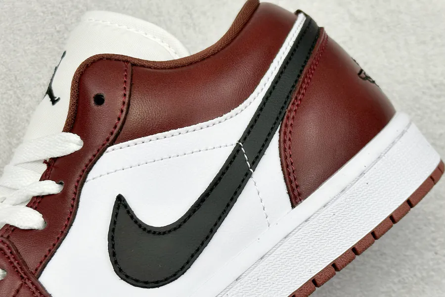 AJ1 Original Low Sneaker in White Red Black Toe