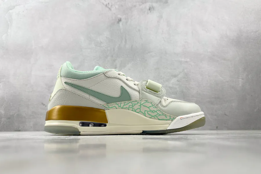 Jordan Legacy 312 Low in Mint Green