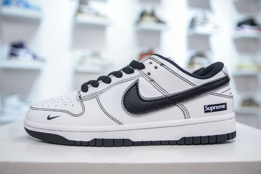 NIKE SB Dunk Low x Supreme White Black