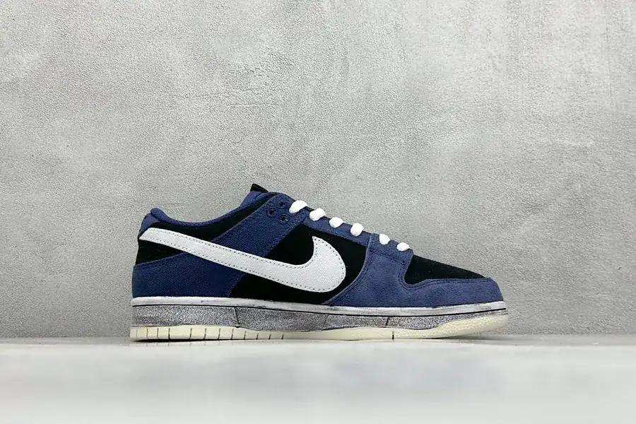 Nike Dunk SB Heartbeat Bear Casual Style