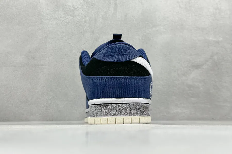 Nike Dunk SB Heartbeat Bear Casual Style