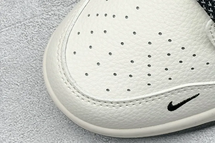 Nike SB Dunk Low in White and Black with Three Small Hooks