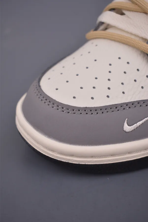 Nike SB Dunk Low Mont Blanc Collaboration