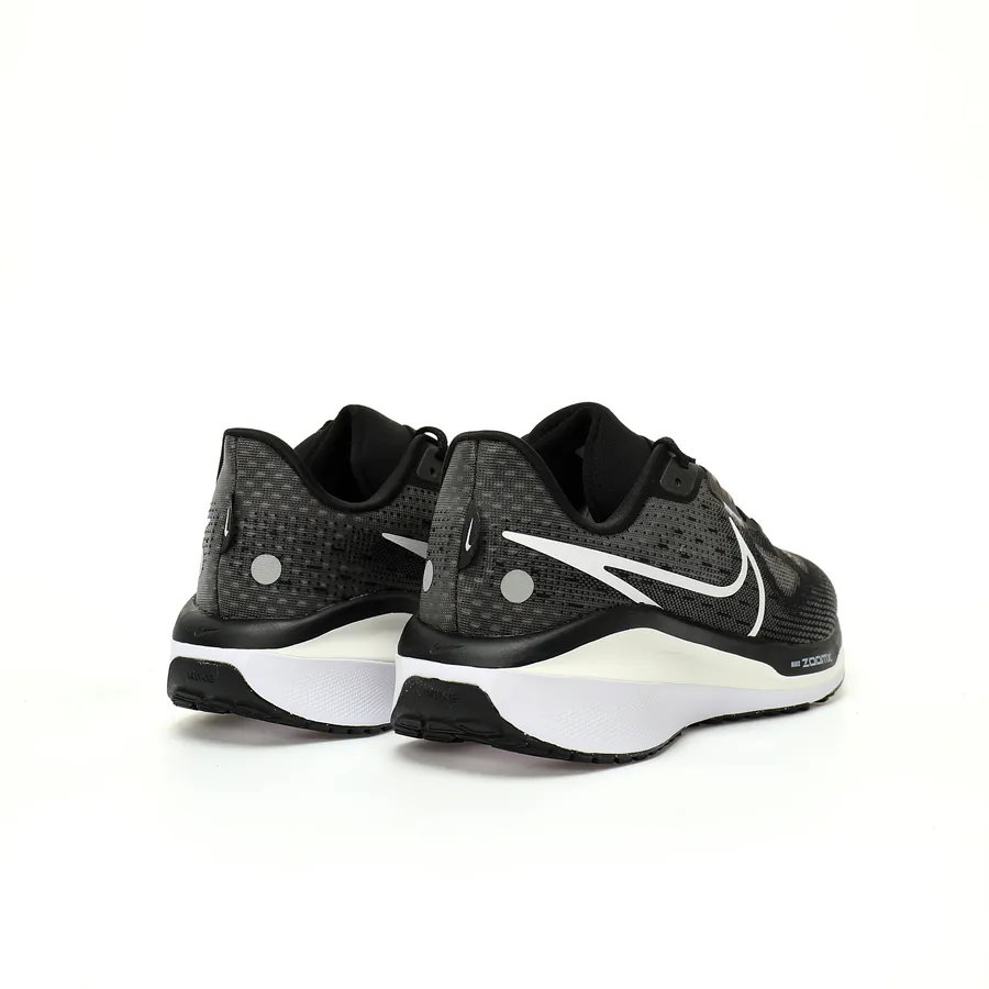 Nike Vomero 17 Lightweight Cushioning Running Shoes