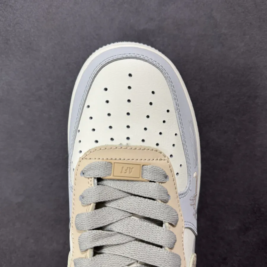 Nike Air Force 1 Low 07 Classic Low Top Sneaker