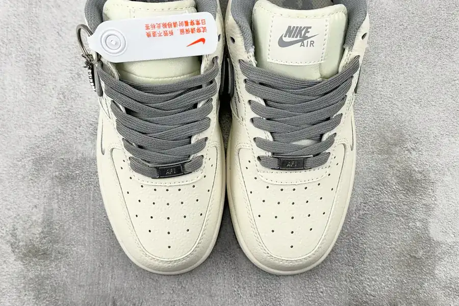 Nike Air Force 107 Supreme Collaboration