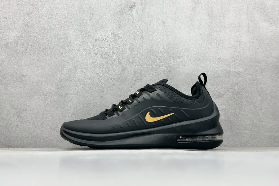 Nike Air Max Axis Lightweight Comfort Sneaker