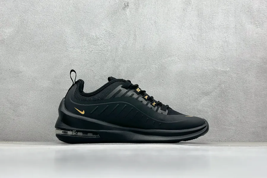 Nike Air Max Axis Lightweight Comfort Sneaker