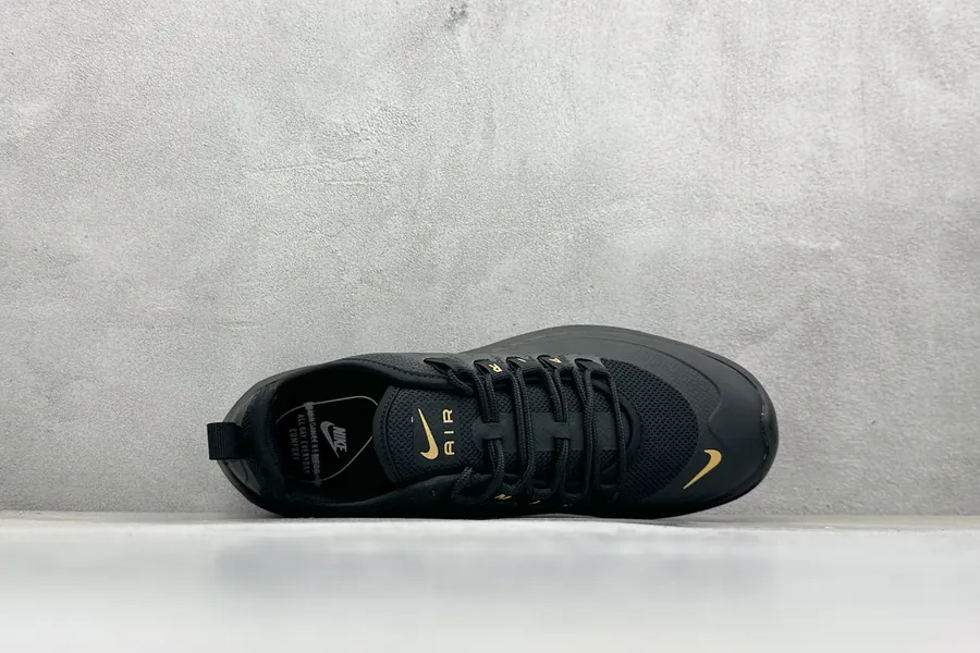 Nike Air Max Axis Lightweight Comfort Sneaker