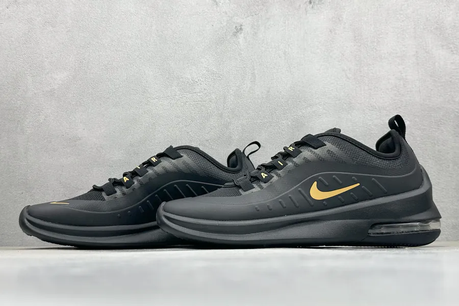 Nike Air Max Axis Lightweight Comfort Sneaker