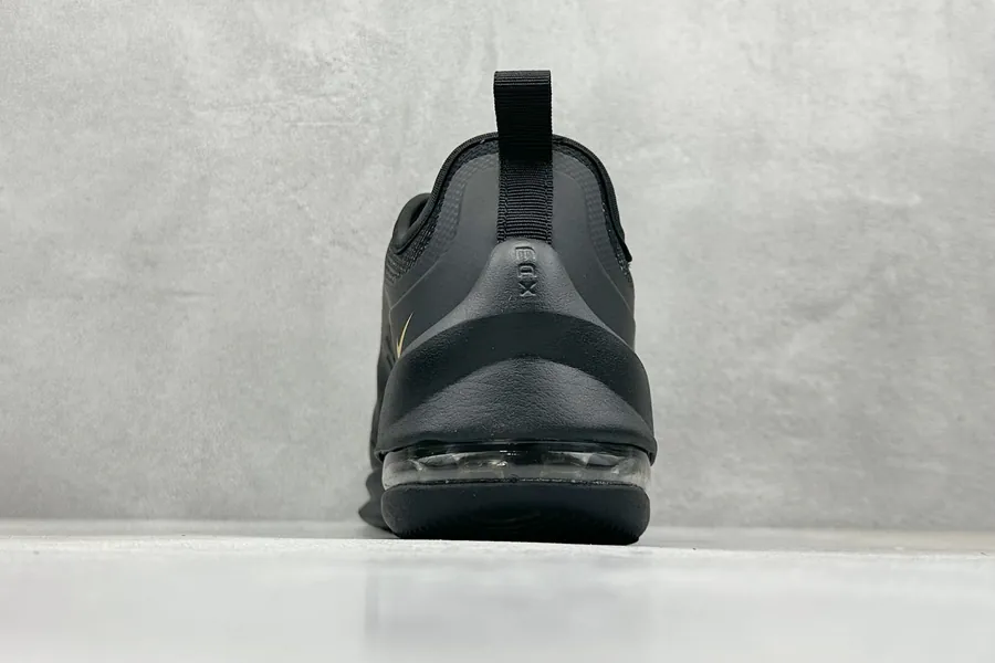 Nike Air Max Axis Lightweight Comfort Sneaker