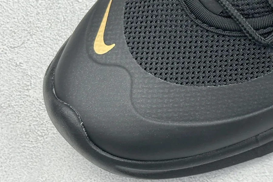 Nike Air Max Axis Lightweight Comfort Sneaker
