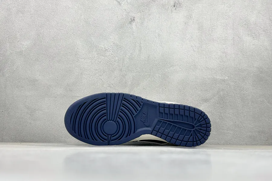 Nike SB Dunk Low x Supreme White Blue Triple Swoosh