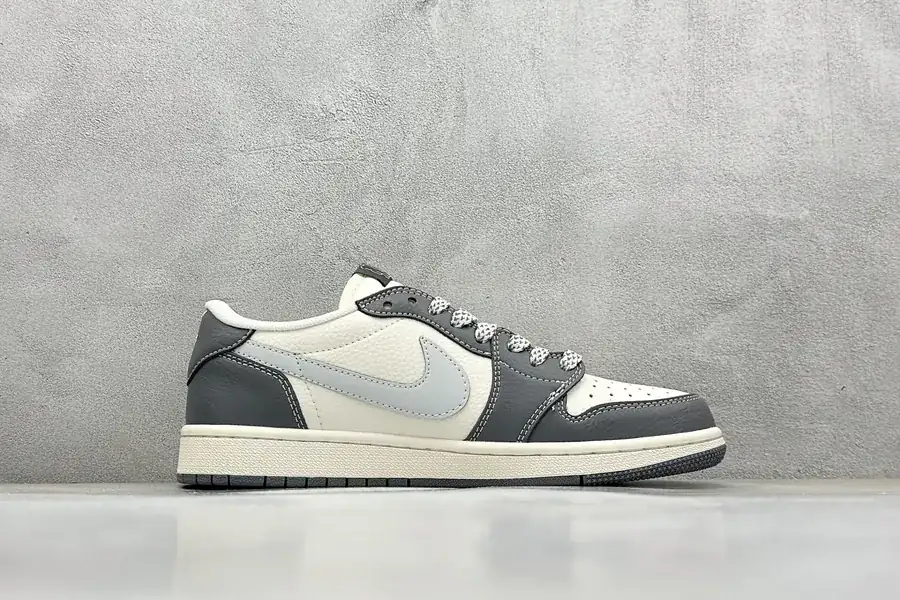 Travis Scott x Nike Air Jordan 1 Low OG Version