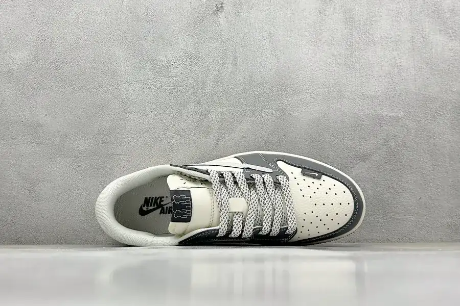 Travis Scott x Nike Air Jordan 1 Low OG Version