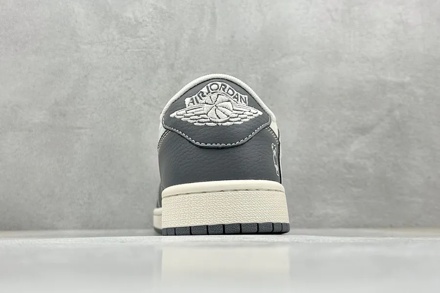 Travis Scott x Nike Air Jordan 1 Low OG Version