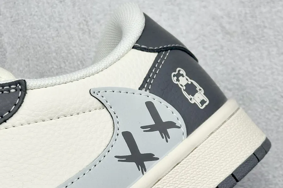 Travis Scott x Nike Air Jordan 1 Low OG Version