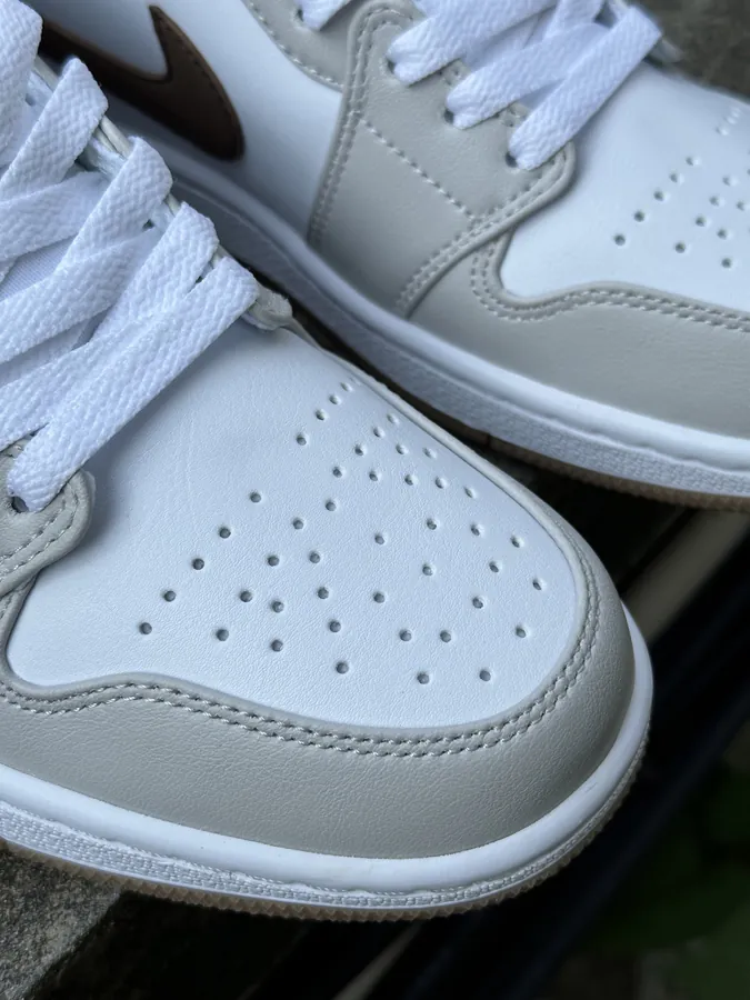 Air Jordan 1 Low White