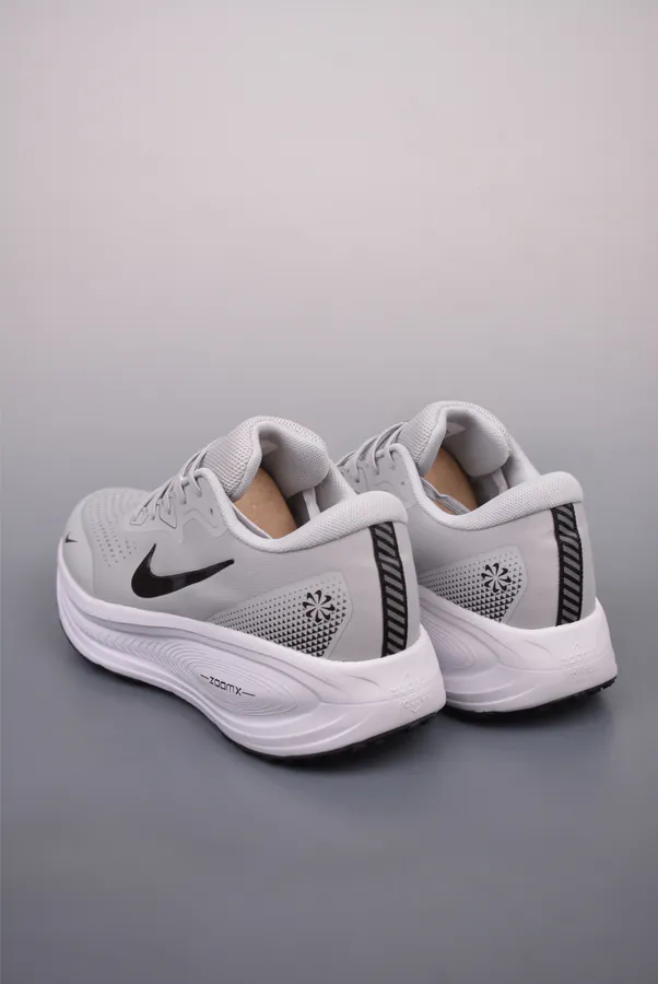 Nike Air Zoom Vomero 18X Premium Running Shoes